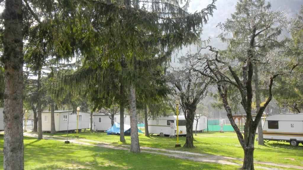 ホテル Camping Daino ピエトラムラタ エクステリア 写真